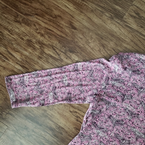 i.e. relaxed petite top with 3/4 sleeves - Picture 3 of 6